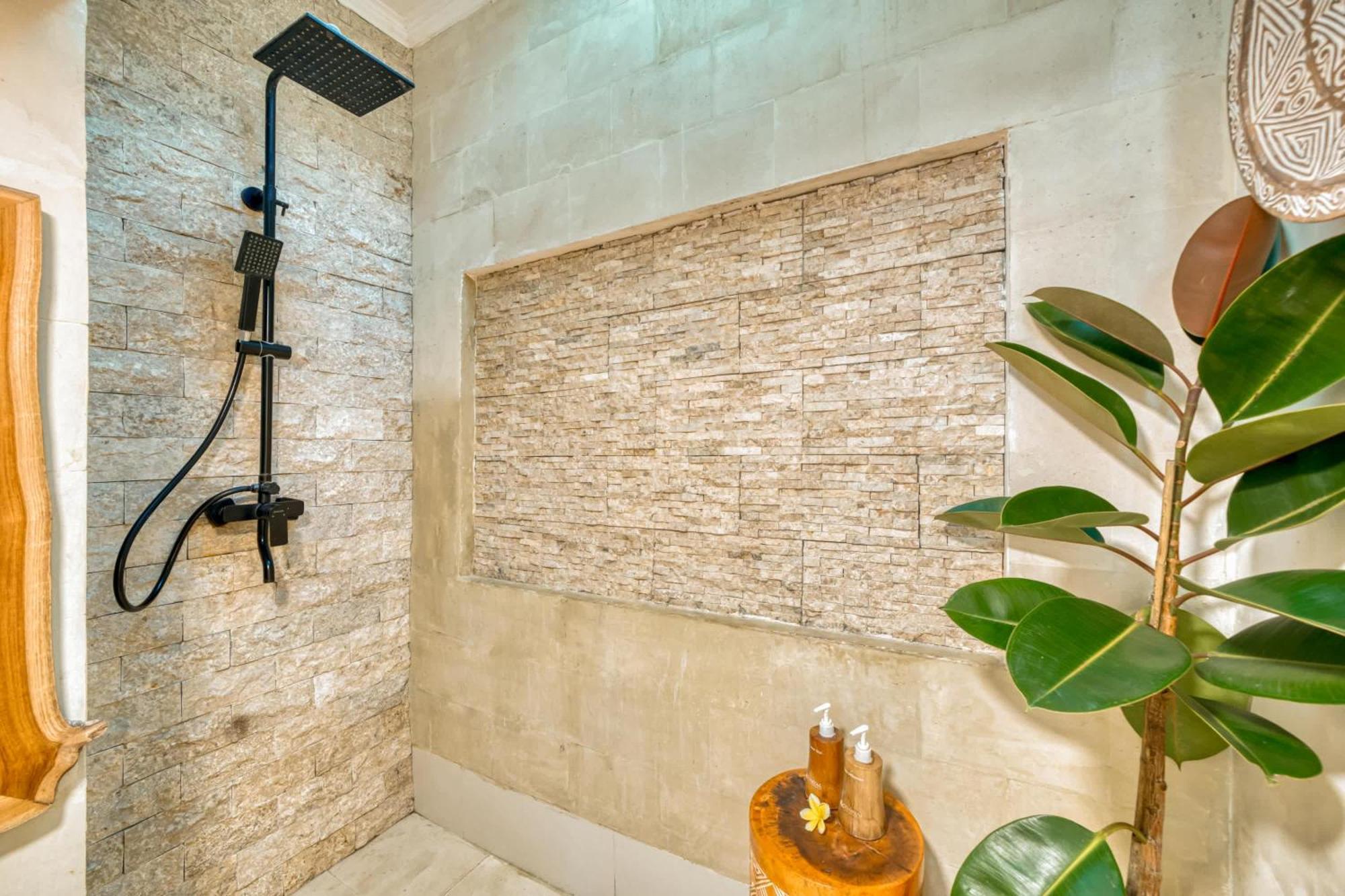 Villa Aurora - Private 6 Bdr In Seminyak, Prime Location, Pool & Garden *