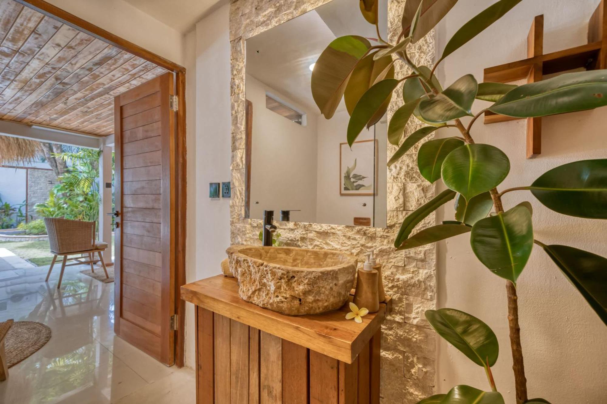 Aurora - Private 6 Bdr In Seminyak, Prime Location, Pool & Garden