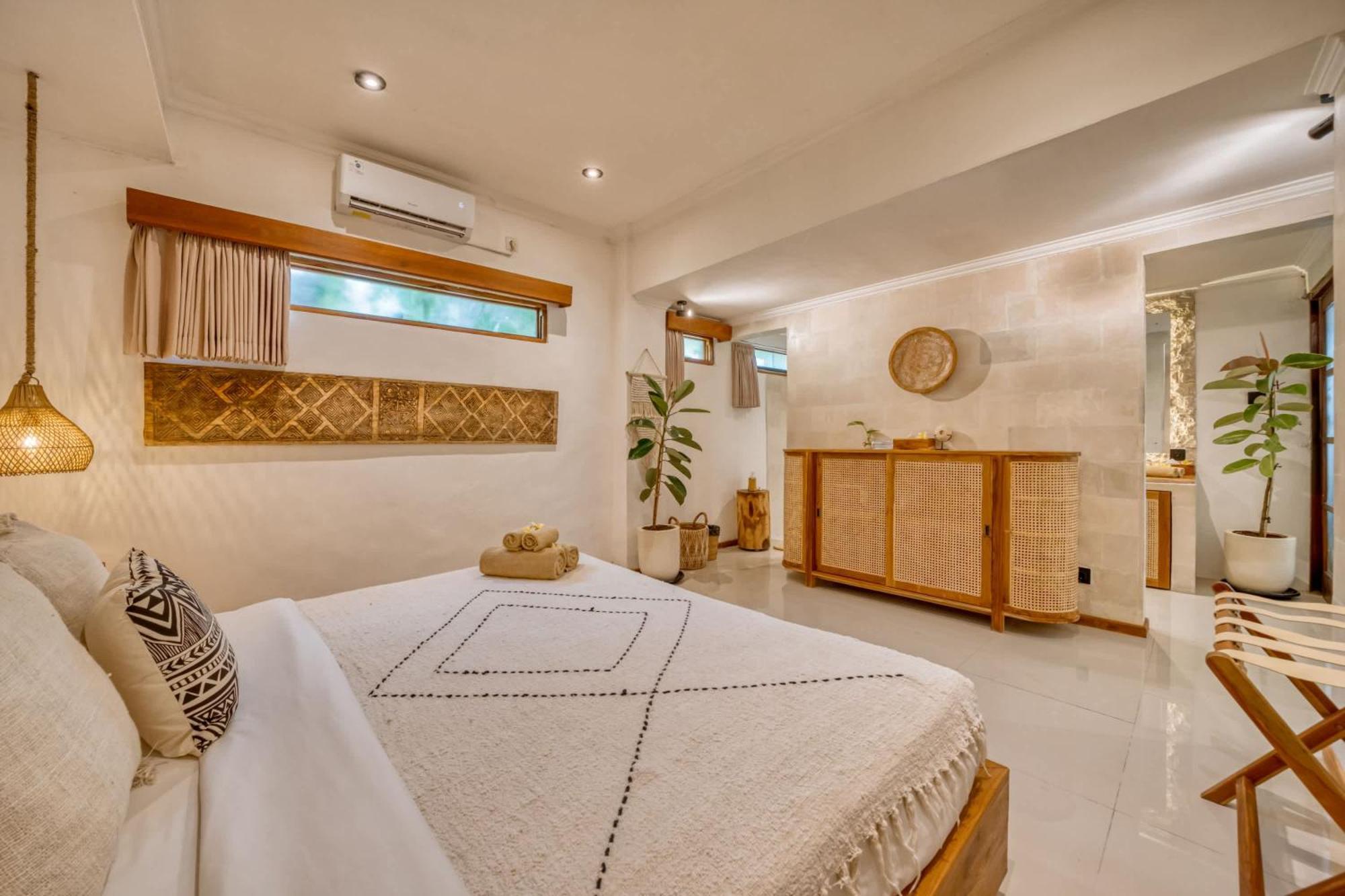 Villa Aurora - Private 6 Bdr In Seminyak, Prime Location, Pool & Garden *