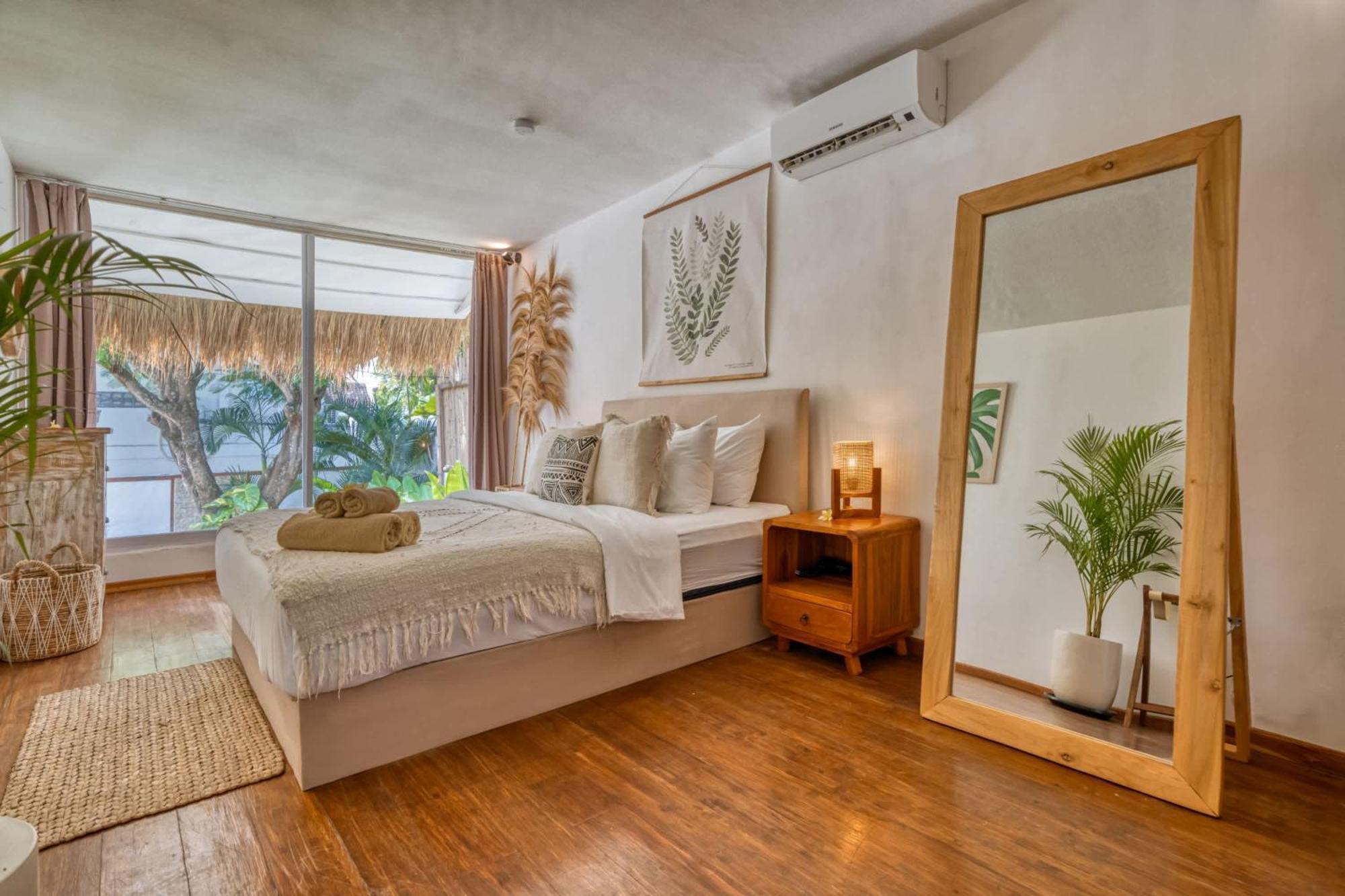 Aurora - Private 6 Bdr In Seminyak, Prime Location, Pool & Garden