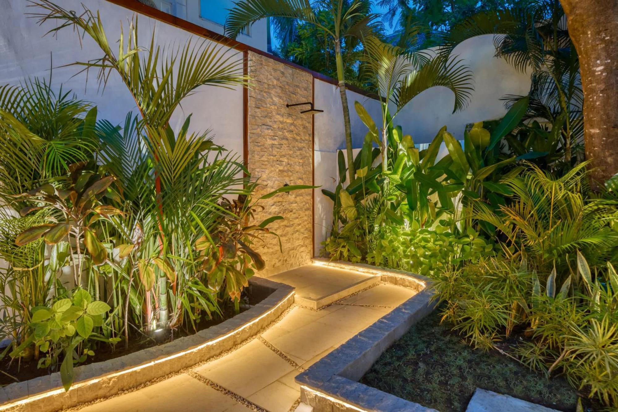 Aurora - Private 6 Bdr In Seminyak, Prime Location, Pool & Garden Villa *