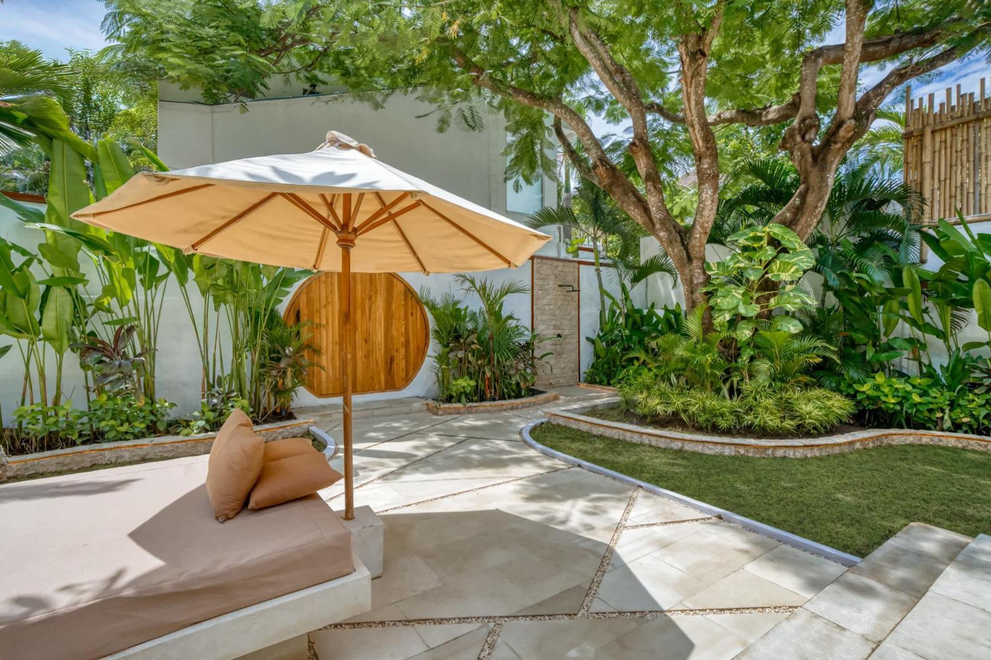 Aurora - Private 6 Bdr In Seminyak, Prime Location, Pool & Garden Villa *